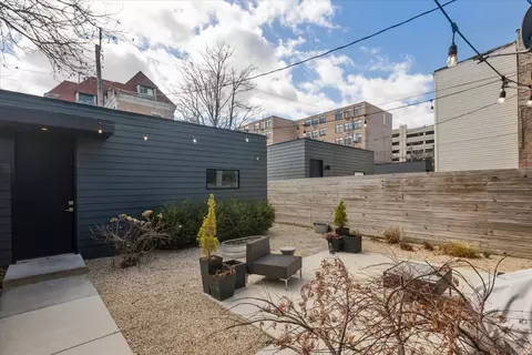 559 E 50th St, Chicago, IL 60615 photo 2