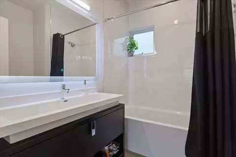 559 E 50th St, Chicago, IL 60615 photo 27