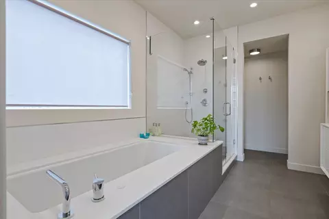 559 E 50th St, Chicago, IL 60615 photo 21