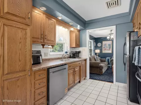 1019 Wakeman Ave, Wheaton, IL 60187 photo 8