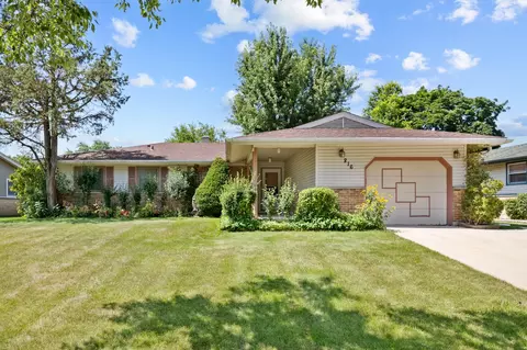 816 Delphia Ave, Elk Grove Village, IL 60007