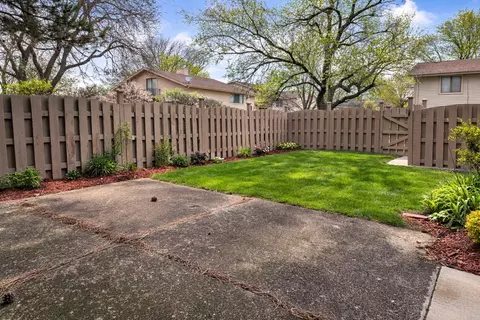 Exterior - 18630 Golfview Dr, Hazel Crest, IL 60429 photo 3 of 8