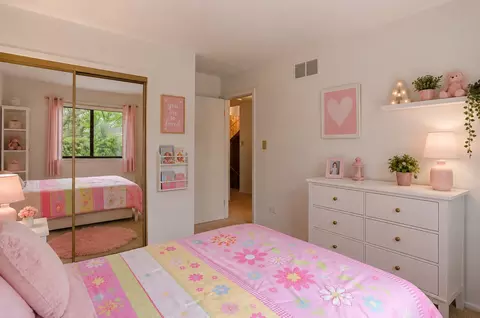 Bedroom - 18630 Golfview Dr, Hazel Crest, IL 60429 photo 7 of 9