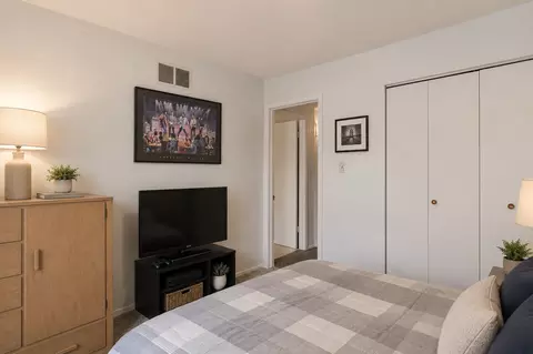 Bedroom - 18630 Golfview Dr, Hazel Crest, IL 60429 photo 5 of 9