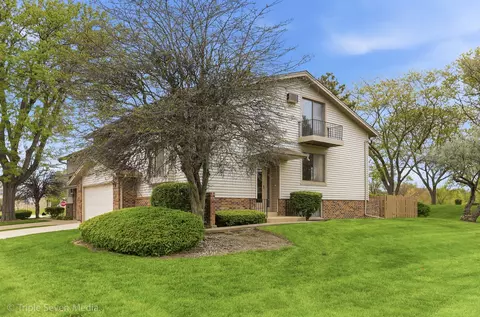 Exterior - 18630 Golfview Dr, Hazel Crest, IL 60429 photo 6 of 8