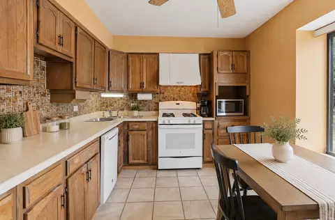 Kitchen - 18630 Golfview Dr, Hazel Crest, IL 60429 photo 1 of 2