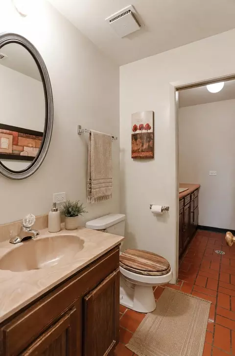 Bath - 18630 Golfview Dr, Hazel Crest, IL 60429 photo 4 of 4
