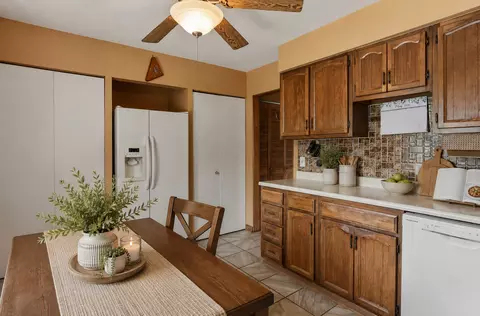 Kitchen - 18630 Golfview Dr, Hazel Crest, IL 60429 photo 2 of 2
