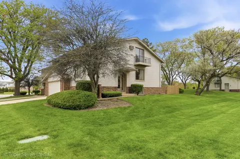 Exterior - 18630 Golfview Dr, Hazel Crest, IL 60429 photo 7 of 8