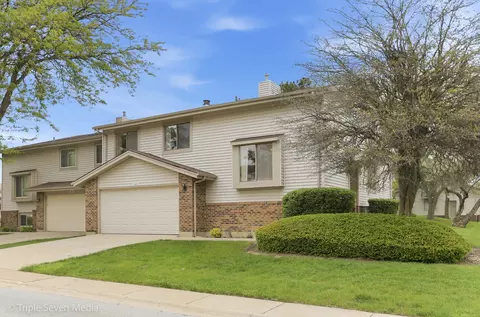 Exterior - 18630 Golfview Dr, Hazel Crest, IL 60429 photo 2 of 8