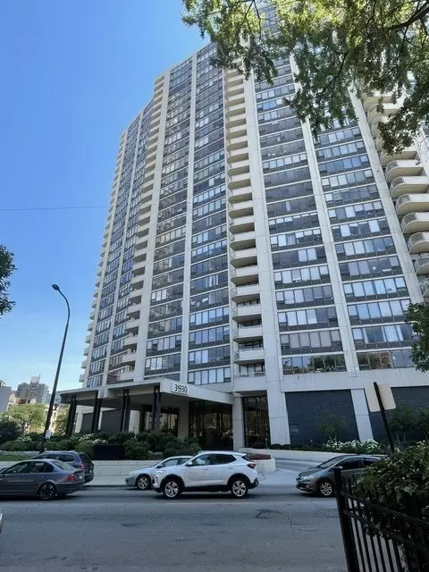 3930 N Pine Grove Ave #707, Chicago, IL 60613