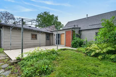 Exterior - 474 Sunset Dr, Elgin, IL 60123 photo 5 of 8