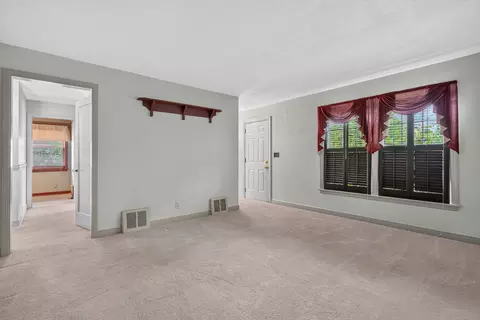 Living - 474 Sunset Dr, Elgin, IL 60123 photo 2 of 2
