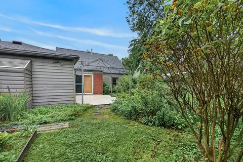Exterior - 474 Sunset Dr, Elgin, IL 60123 photo 7 of 8