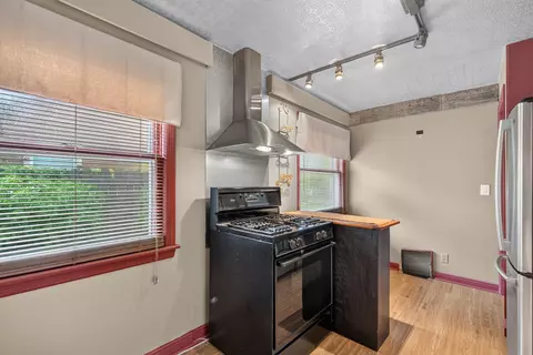 Kitchen - 474 Sunset Dr, Elgin, IL 60123 photo 4 of 4