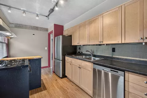 Kitchen - 474 Sunset Dr, Elgin, IL 60123 photo 3 of 4