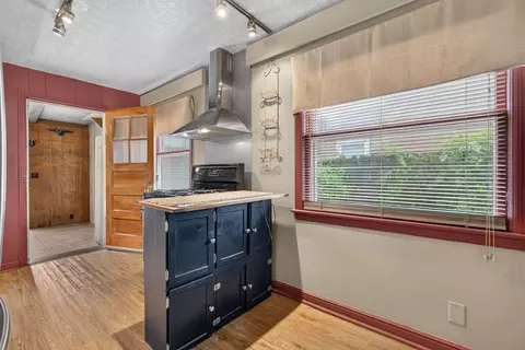 Kitchen - 474 Sunset Dr, Elgin, IL 60123 photo 2 of 4