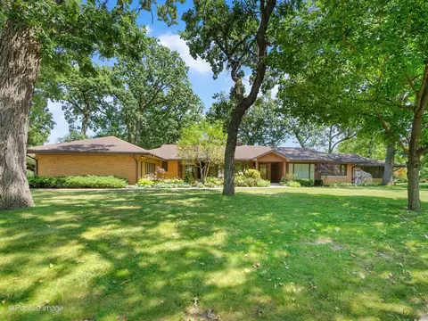 659 Leslie Ct, Carol Stream, IL 60188
