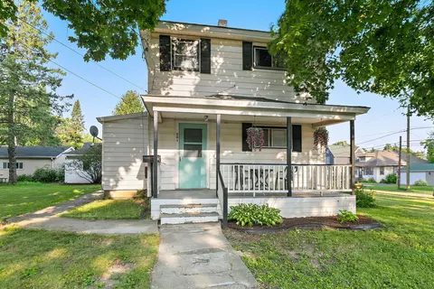 731 N Madison St, Woodstock, IL 60098