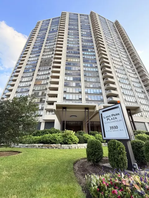 3930 N Pine Grove Ave #1708, Chicago, IL 60613