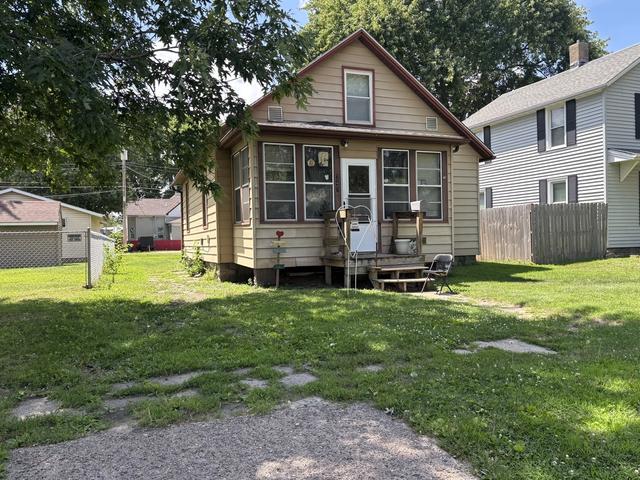 747 20th St, East Moline, IL 61244