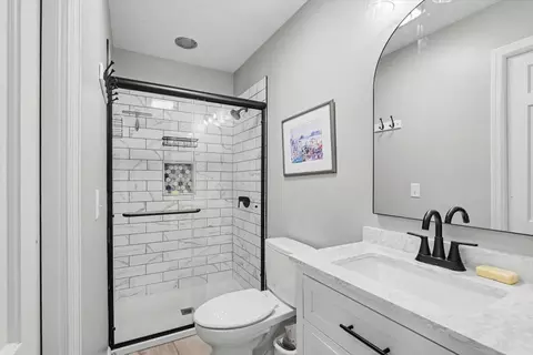 Bath - 1018 Porter Ln, Normal, IL 61761 photo 3 of 4