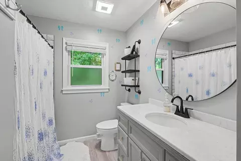 Bath - 1018 Porter Ln, Normal, IL 61761 photo 2 of 4