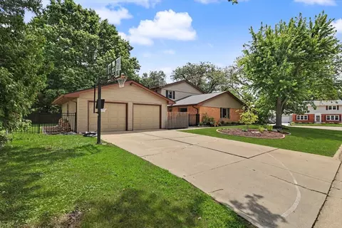 Exterior - 1018 Porter Ln, Normal, IL 61761 photo 9 of 14