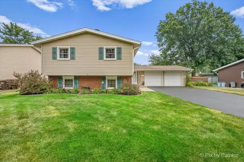 641 Devonshire Ln, Crystal Lake, IL 60014
