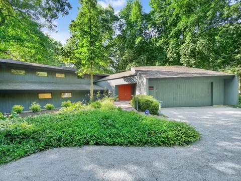 29 W015 Forest Ln, Warrenville, IL 60555