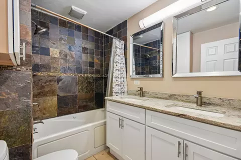 Bath - 385 Anne Ter, Wheeling, IL 60090 photo 1 of 2