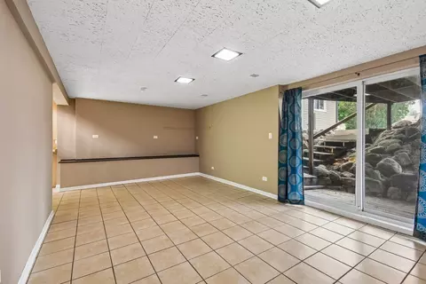 Living - 385 Anne Ter, Wheeling, IL 60090 photo 7 of 7