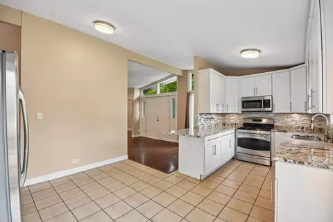 Kitchen - 385 Anne Ter, Wheeling, IL 60090 photo 2 of 6