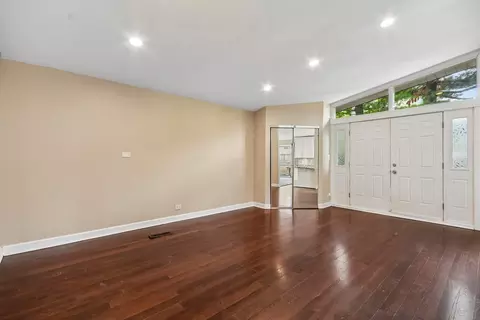 Living - 385 Anne Ter, Wheeling, IL 60090 photo 2 of 7