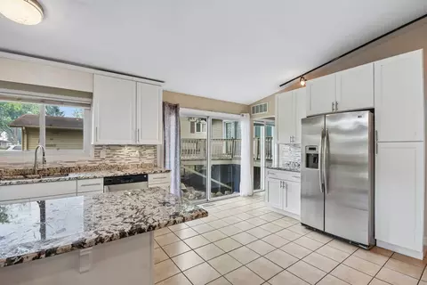 Kitchen - 385 Anne Ter, Wheeling, IL 60090 photo 4 of 6