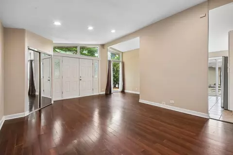 Living - 385 Anne Ter, Wheeling, IL 60090 photo 1 of 7