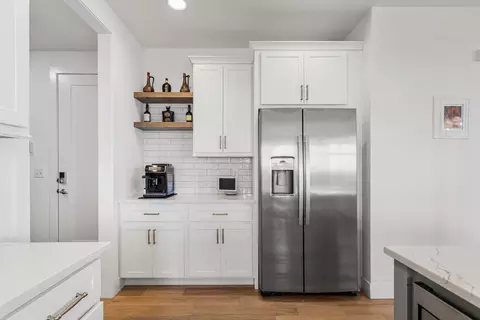 Kitchen - 906 Declaration Dr, Savoy, IL 61874 photo 5 of 7