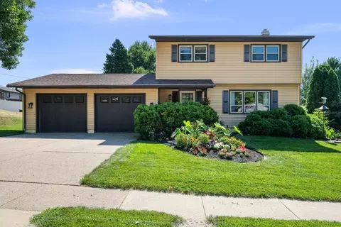 2809 Sycamore Ter, Bettendorf, IA 52722