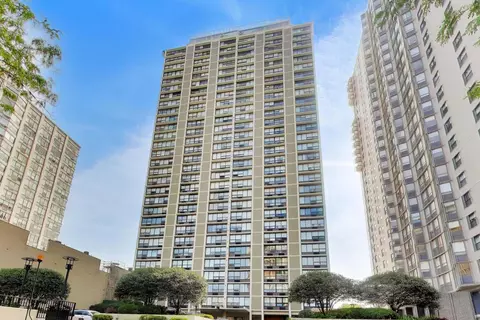 5733 N Sheridan Rd #6C, Chicago, IL 60660