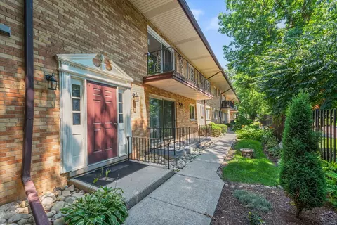 8996 Archer Ave #2G, Willow Springs, IL 60480
