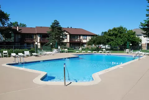 Exterior - 552 Greystone Ln #C2, Wheeling, IL 60090 photo 4 of 5