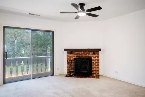 Living - 552 Greystone Ln #C2, Wheeling, IL 60090 photo 2 of 3