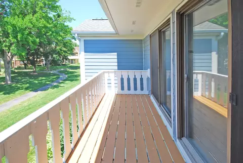 Exterior - 552 Greystone Ln #C2, Wheeling, IL 60090 photo 2 of 5