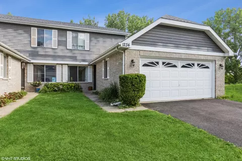 1234 Andover Cir, Aurora, IL 60504