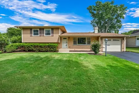 189 Evergreen Pkwy, Crystal Lake, IL 60014