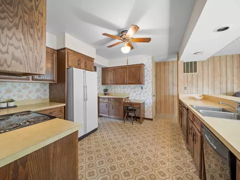 Kitchen - 2531 William Ave, Glenview, IL 60025 photo 1 of 4
