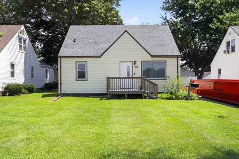 916 N Sangamon Ave, Gibson City, IL 60936