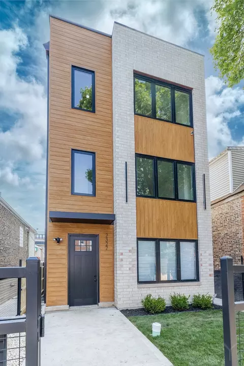 3041 W Flournoy St, Chicago, IL 60612