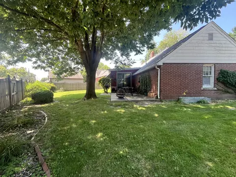 Exterior - 2404 28th St, Moline, IL 61265 photo 4 of 7