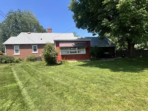 Exterior - 2404 28th St, Moline, IL 61265 photo 5 of 7